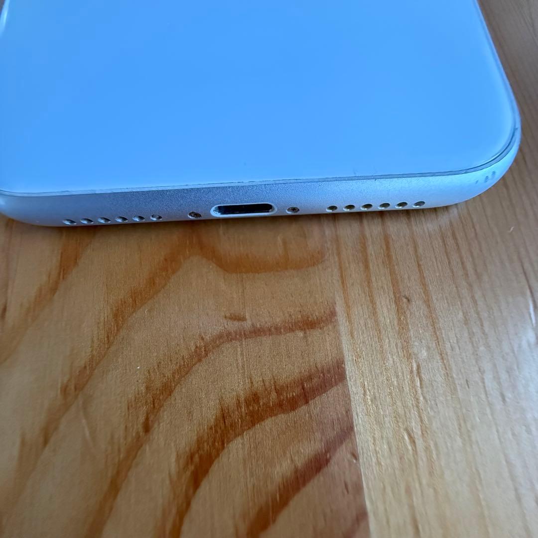 iPhone XR 64GB（白／画面割れあり／バッテリー88％）