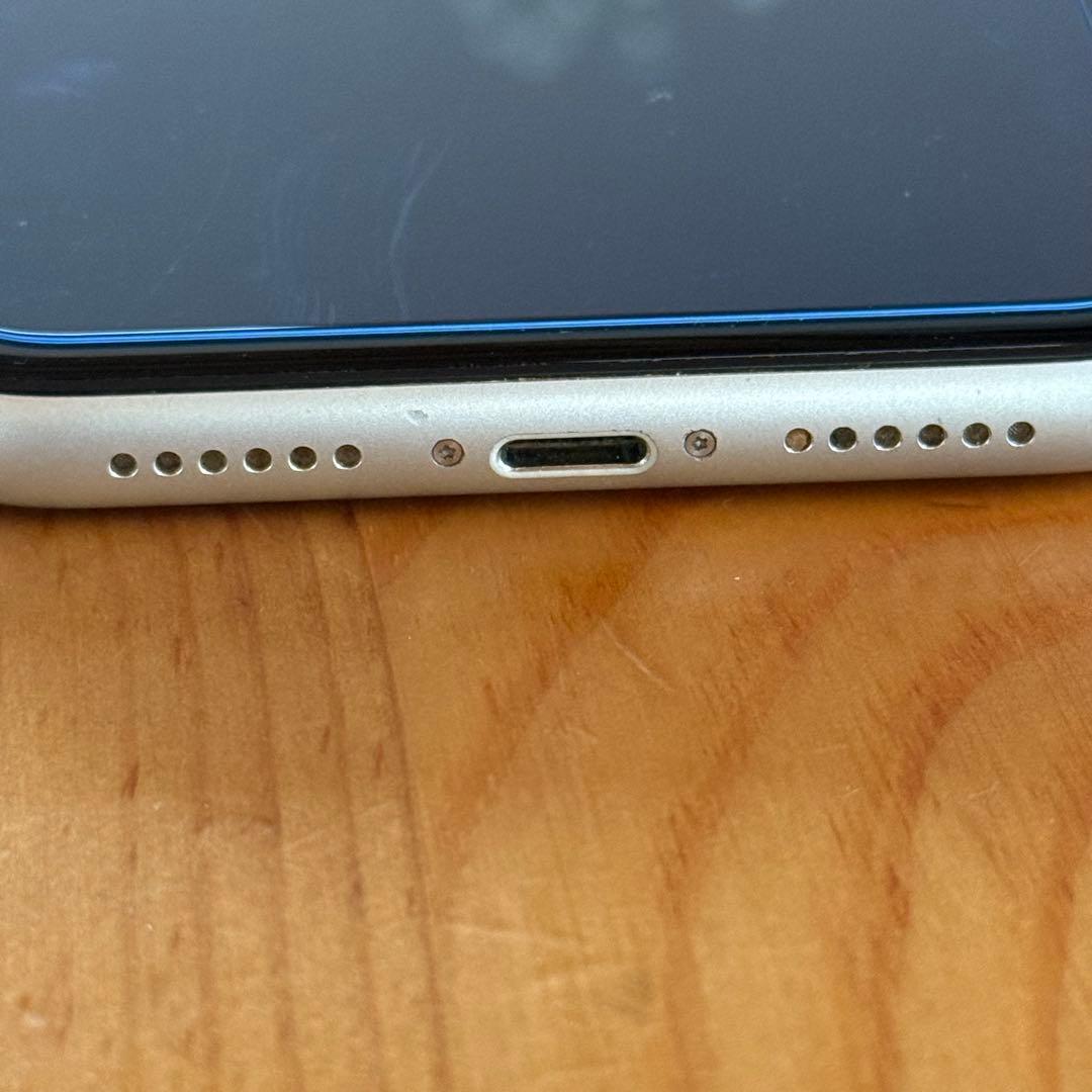 iPhone XR 64GB（白／画面割れあり／バッテリー88％）