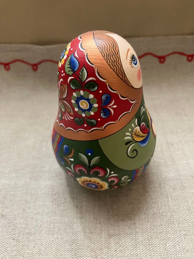 オリガ・ザバイキナさんの起き上がりこぼし