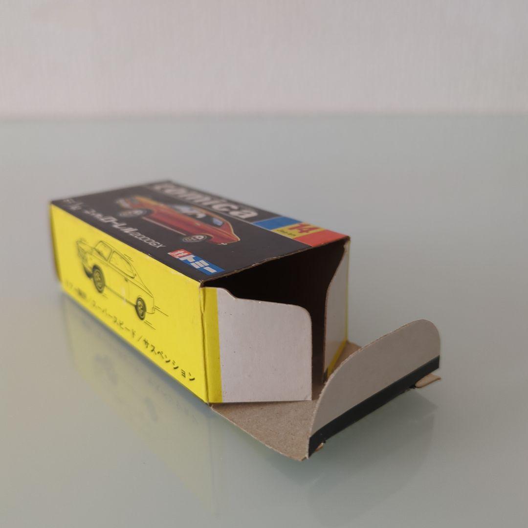 黒箱トミカ ニッサン ローレル 2000GX 色指定箱