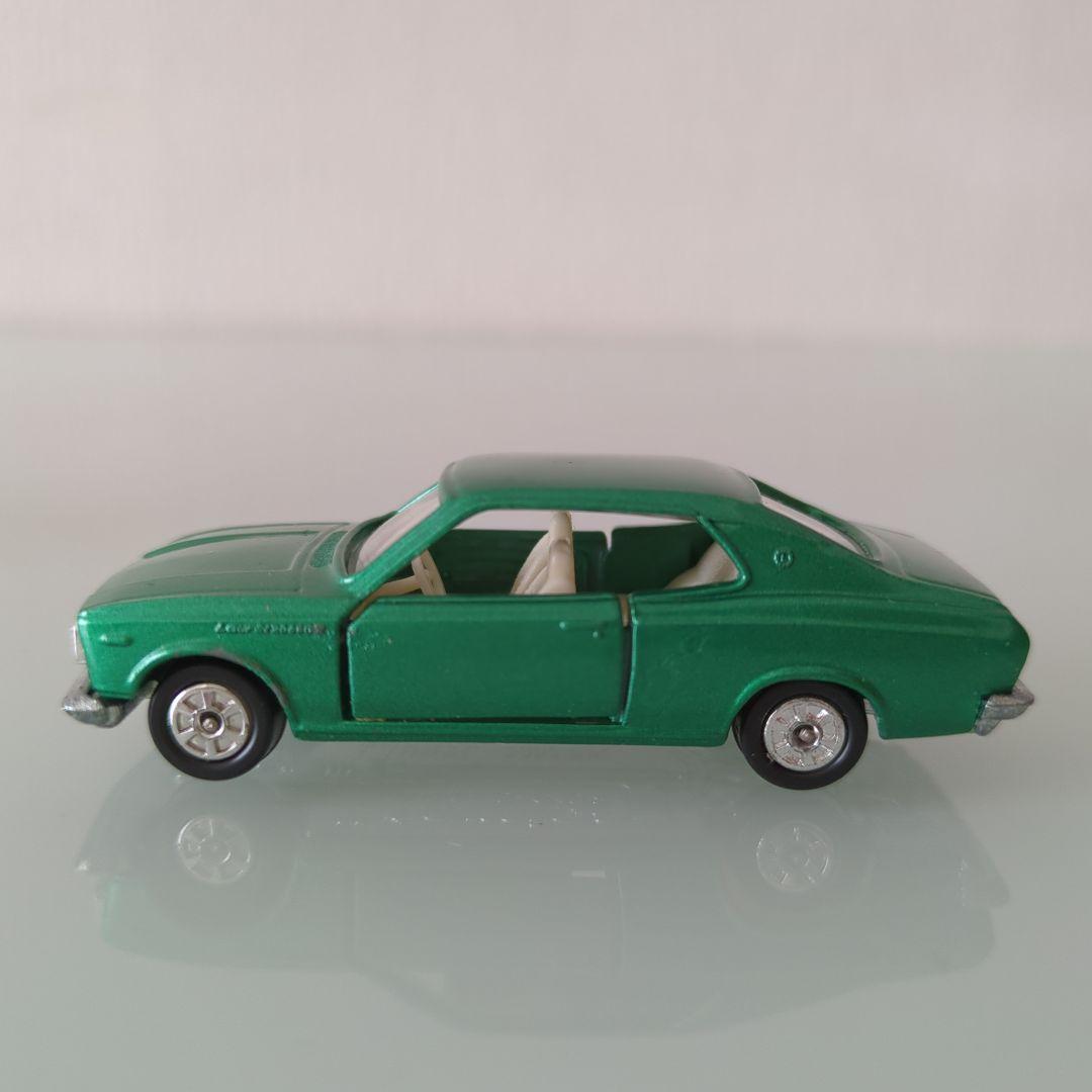 黒箱トミカ ニッサン ローレル 2000GX 色指定箱