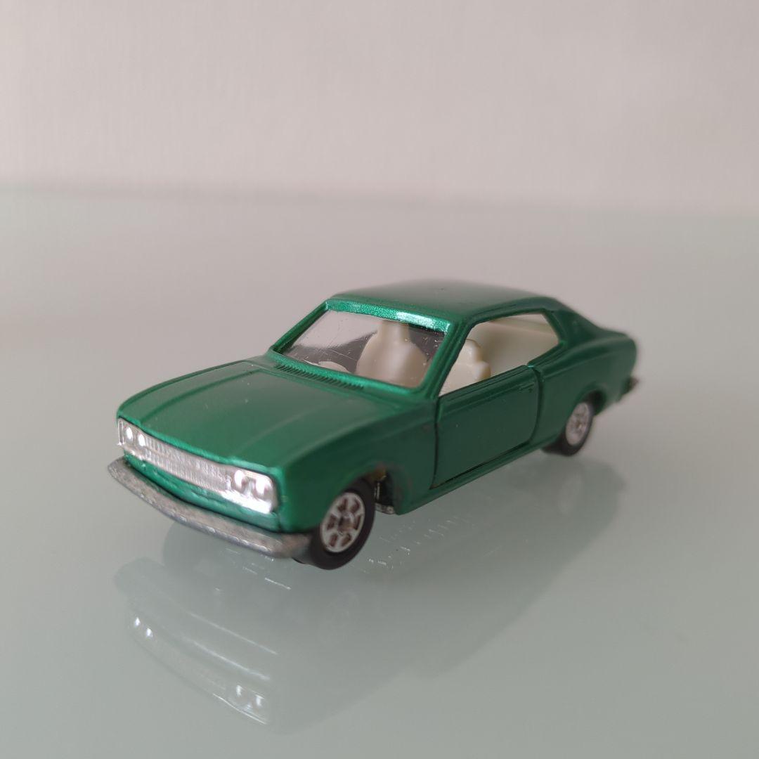 黒箱トミカ ニッサン ローレル 2000GX 色指定箱