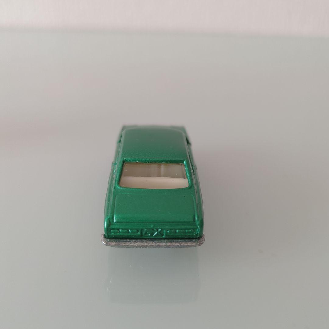 黒箱トミカ ニッサン ローレル 2000GX 色指定箱