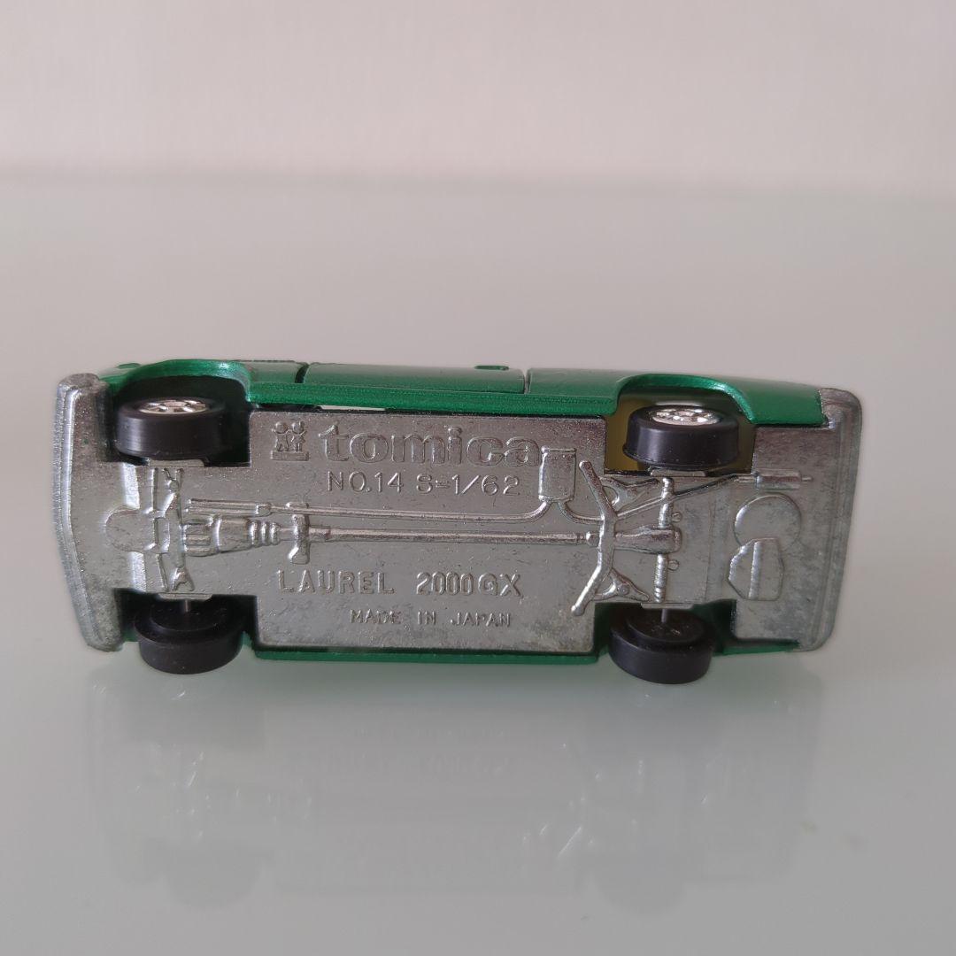 黒箱トミカ ニッサン ローレル 2000GX 色指定箱