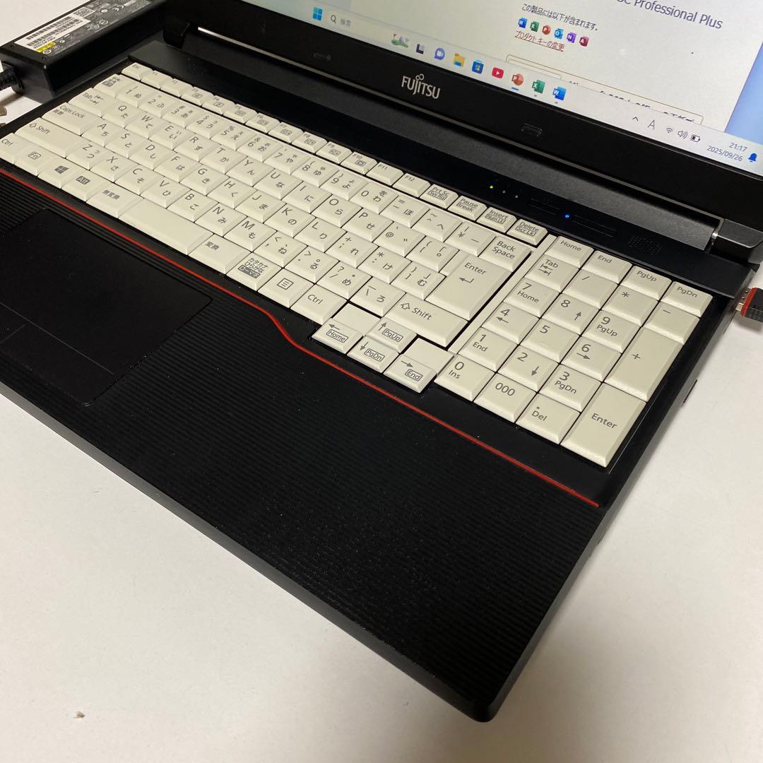 Windows11 オフィス2024年　Core i5 富士通ノートパソコン