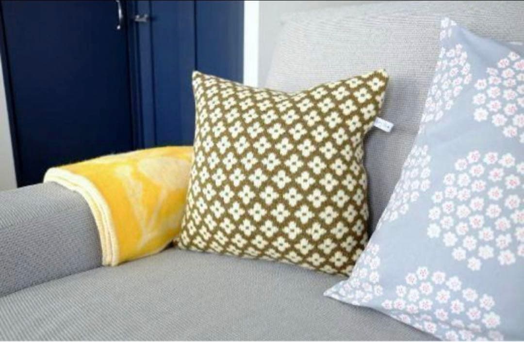 birgitta lagerqvist クッションカバー 小花柄 カーキ