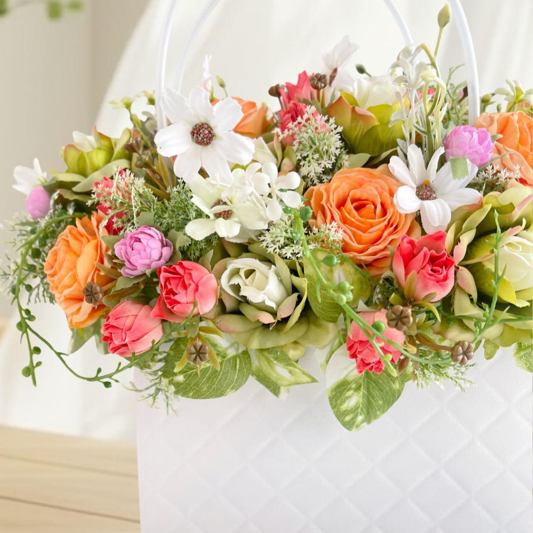 オレンジローズのバッグ型フラワーアレンジメント 退職祝い・誕生日・感謝の贈り物に