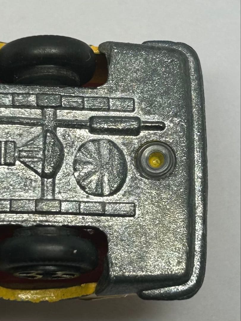 トミカ No.11 トヨタ スプリンター 1200 SL 黄 香港製 黒箱