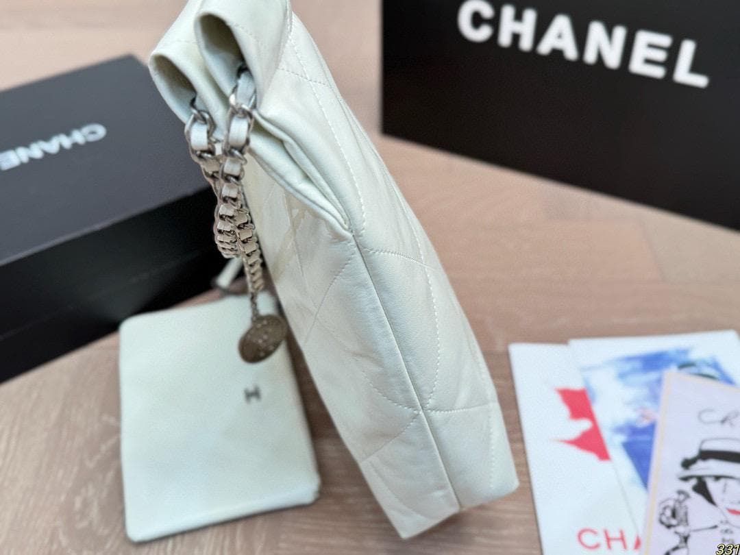 ノベルティ チェーンショルダーバッグ 22 バッグ ホワイト