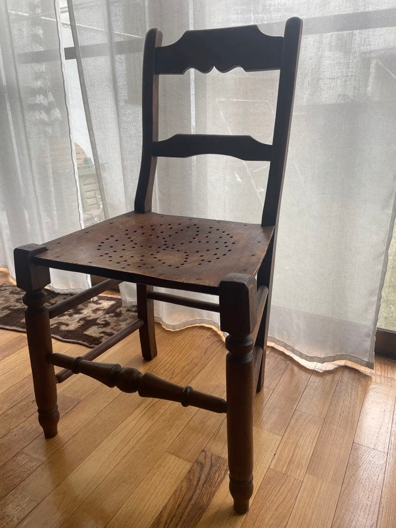 木製クラシックチェア 穴あき座面