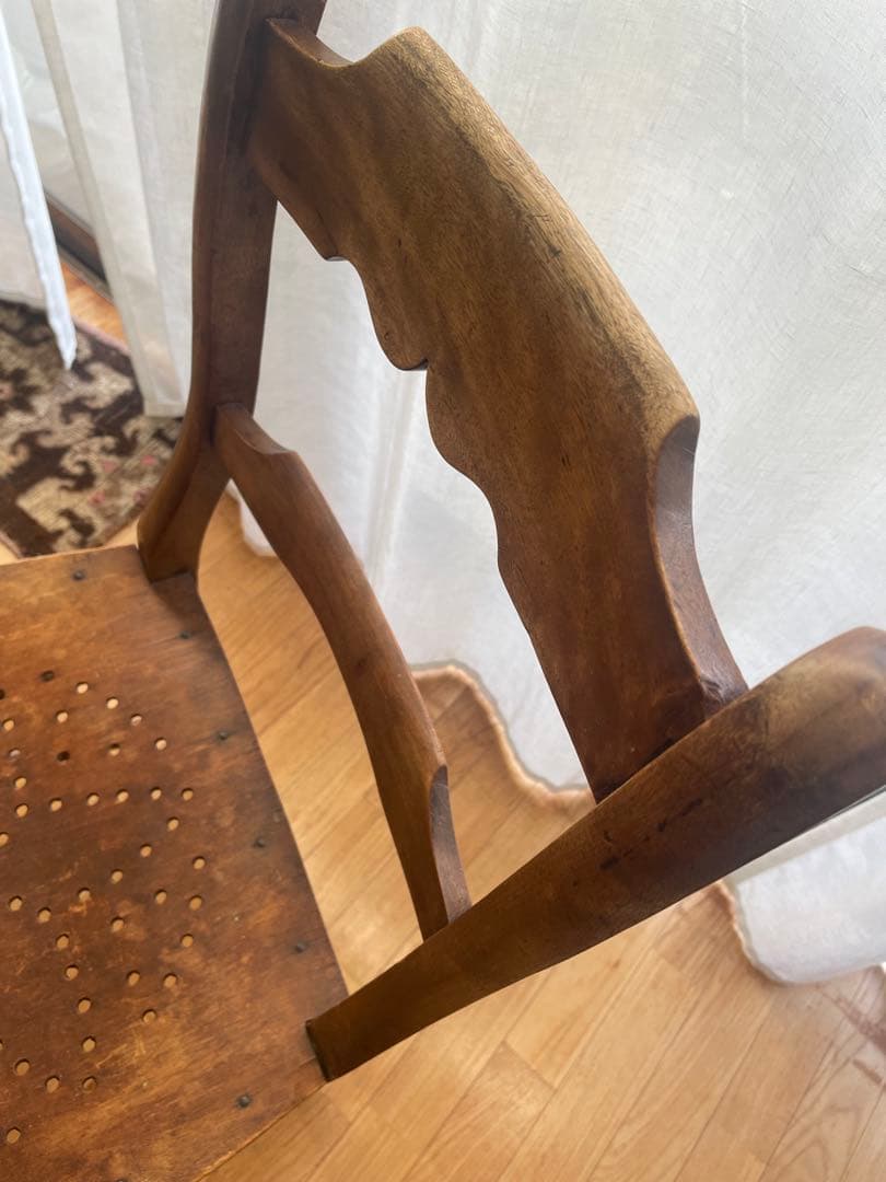 木製クラシックチェア 穴あき座面