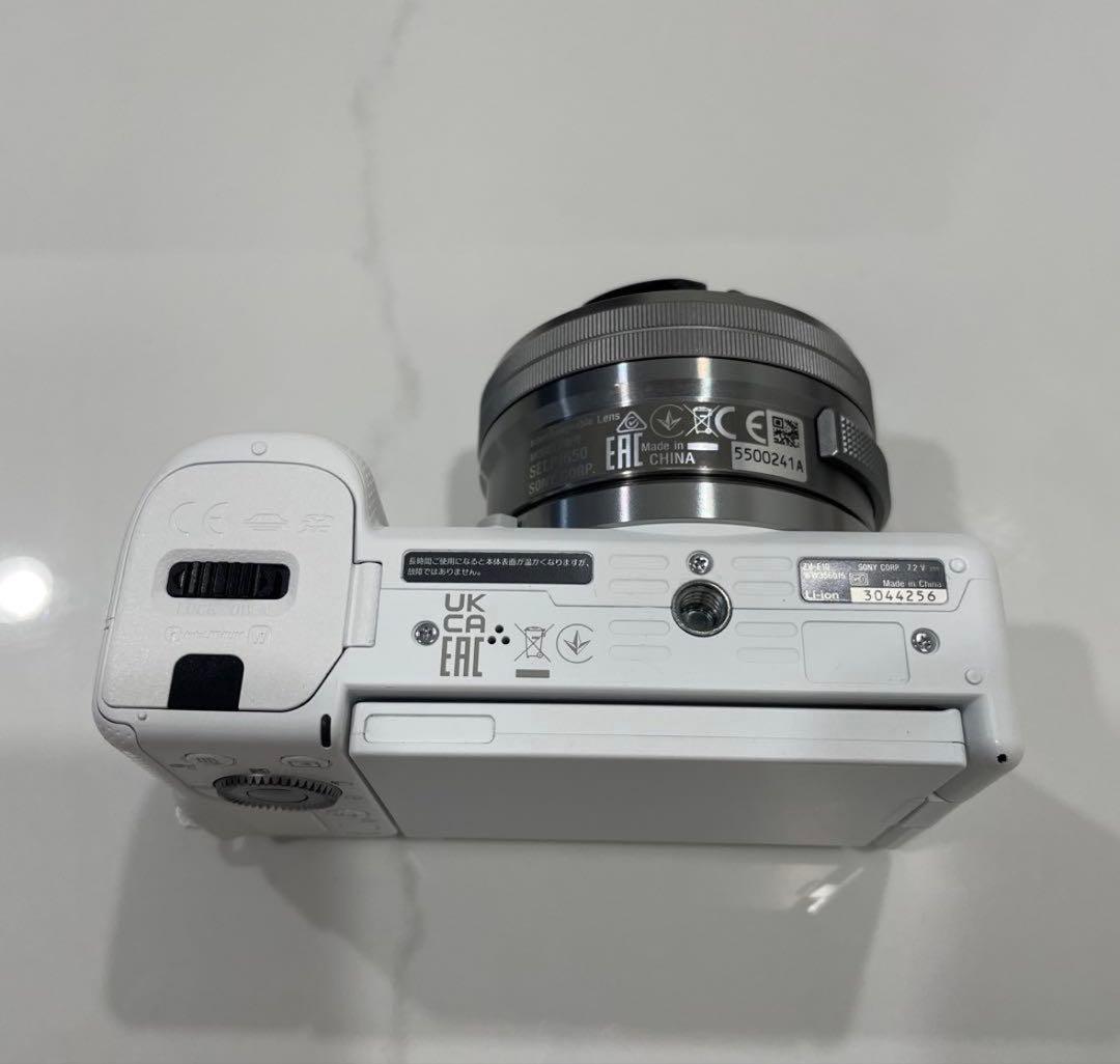 SONY ZV-E10 本体のみ 付属品、シリコンケース付き