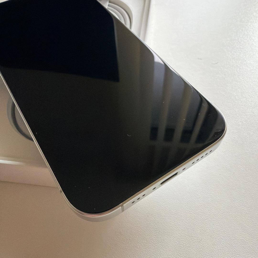 美品　Apple iPhone 16 Pro ホワイト128GB（SIMフリー)