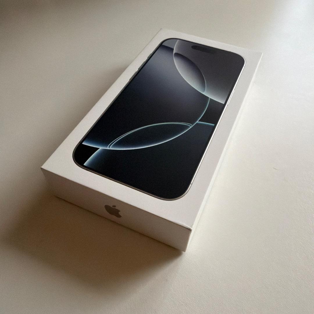 美品　Apple iPhone 16 Pro ホワイト128GB（SIMフリー)