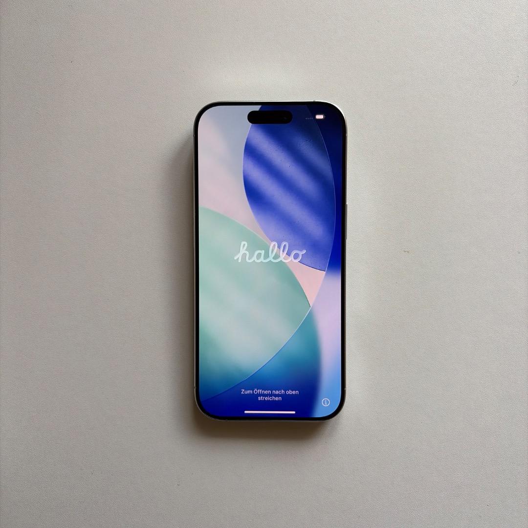 美品　Apple iPhone 16 Pro ホワイト128GB（SIMフリー)