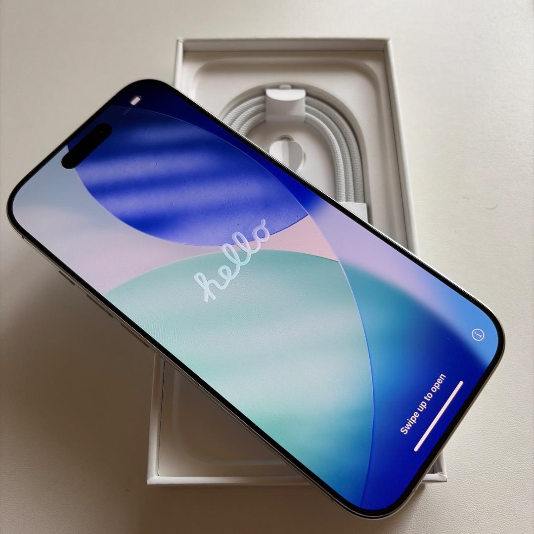 美品　Apple iPhone 16 Pro ホワイト128GB（SIMフリー)