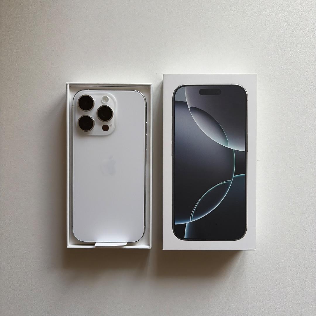 美品　Apple iPhone 16 Pro ホワイト128GB（SIMフリー)