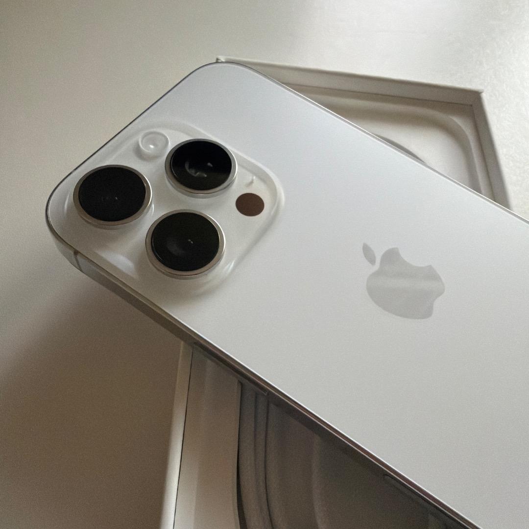 美品　Apple iPhone 16 Pro ホワイト128GB（SIMフリー)