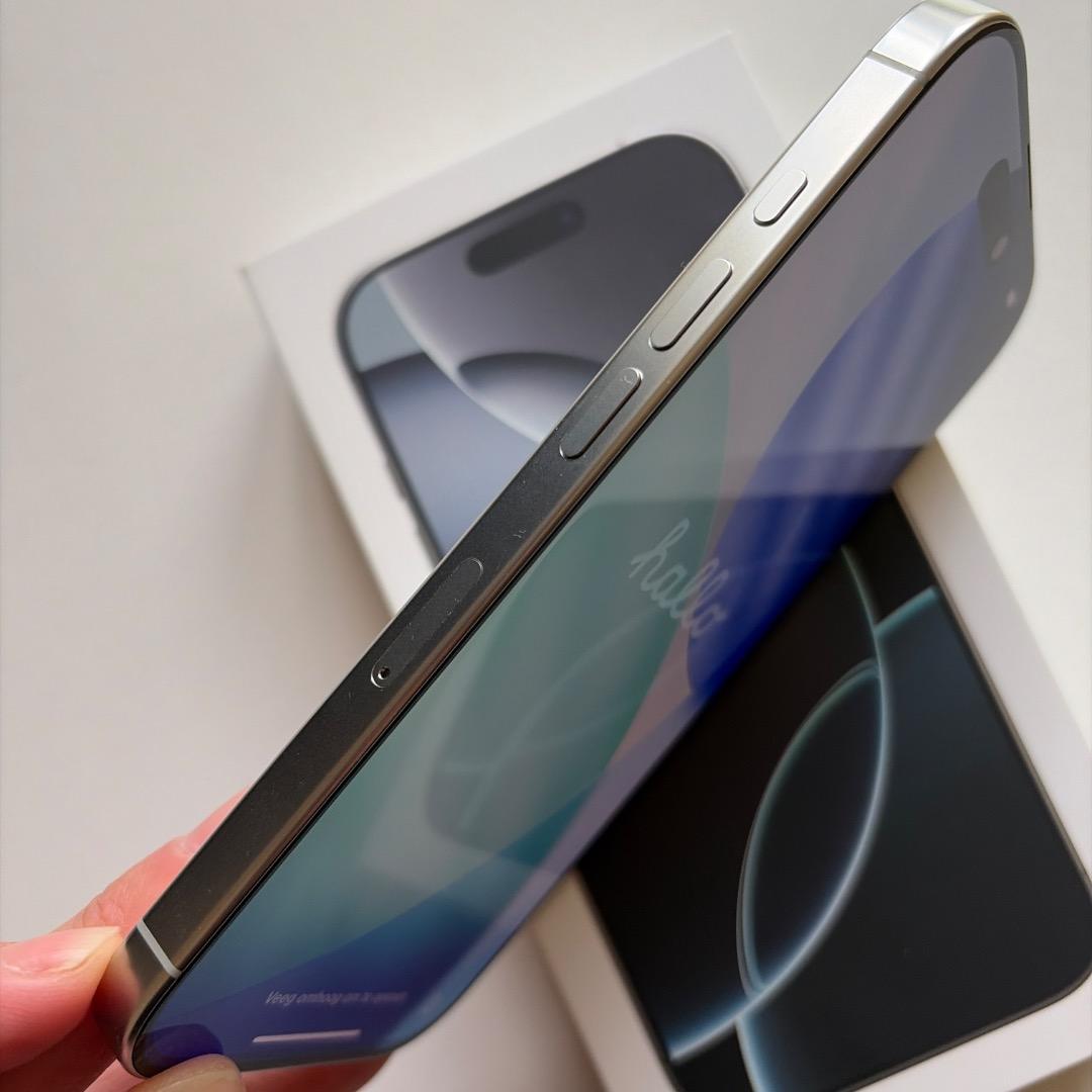 美品　Apple iPhone 16 Pro ホワイト128GB（SIMフリー)