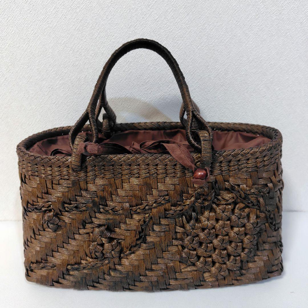 クラフトで作った山葡萄風柿渋染め網代編みかごバッグ（巾着タイプ）