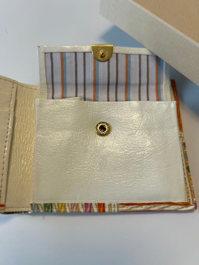 二つ折り財布　姫革　白なめし革　 〈七色帯紐〉