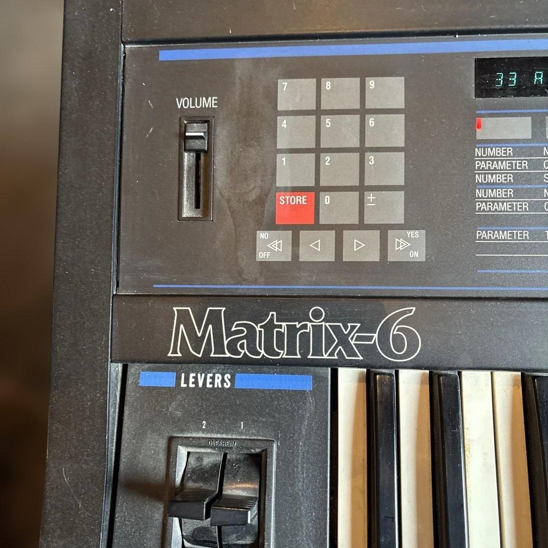 Oberheim Matrix-6 シンセサイザー