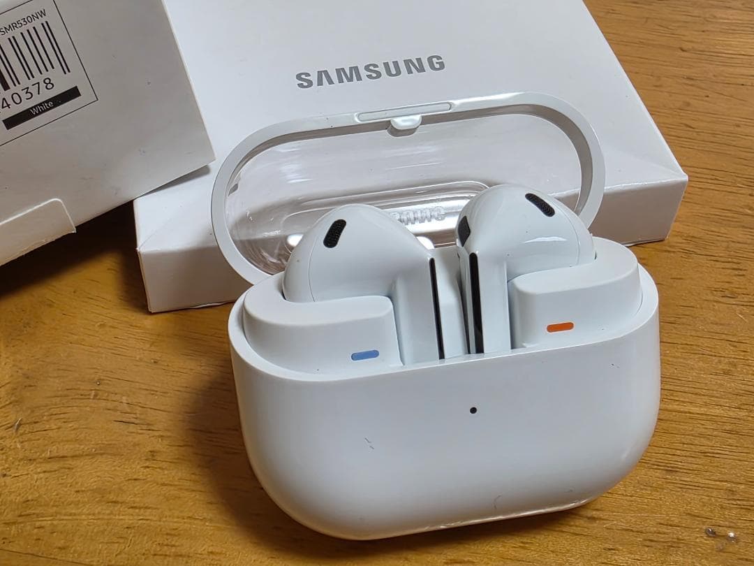 【新品】Samsung Galaxy Buds3 ホワイト、ポケモンケース付き