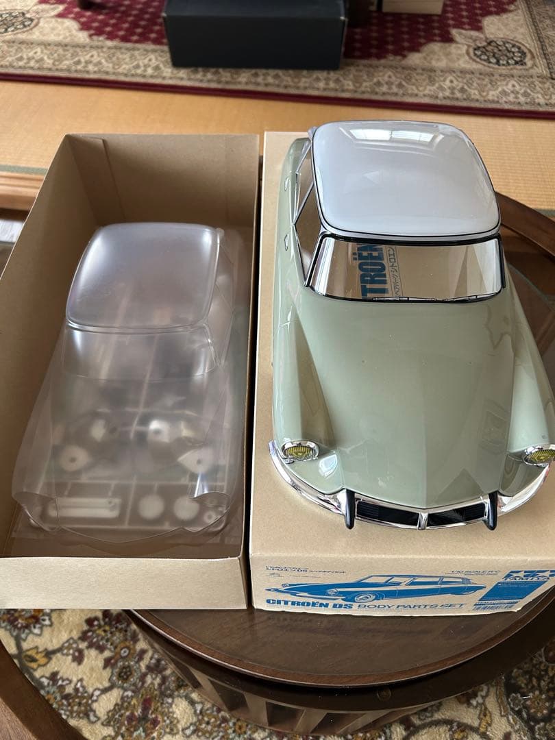 シトロエン DS 1/10タミヤ塗装済みボディ未走行&新品未塗装品。