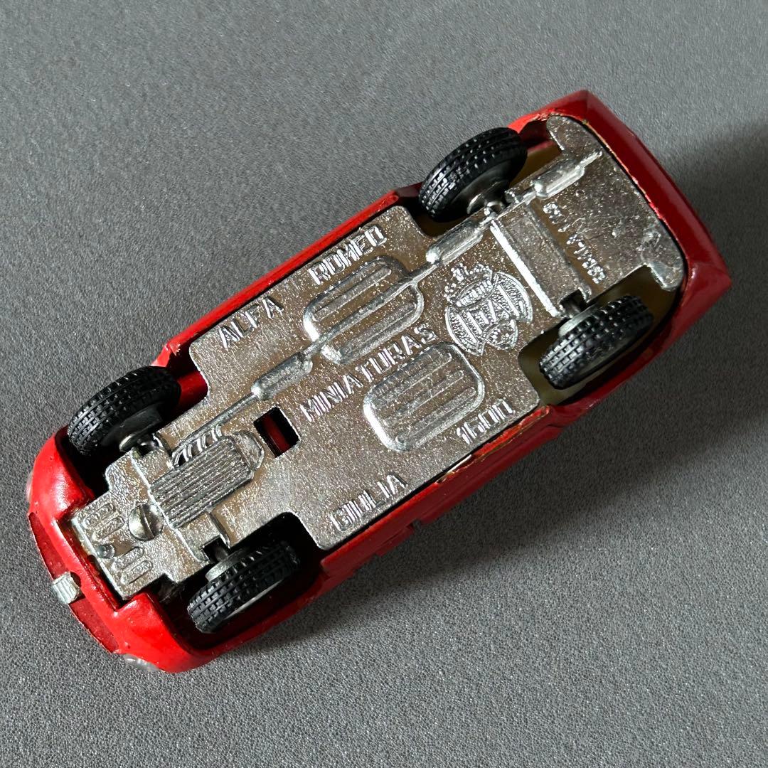 Alfa Romeo Giulia 1600 ミニカー レッド