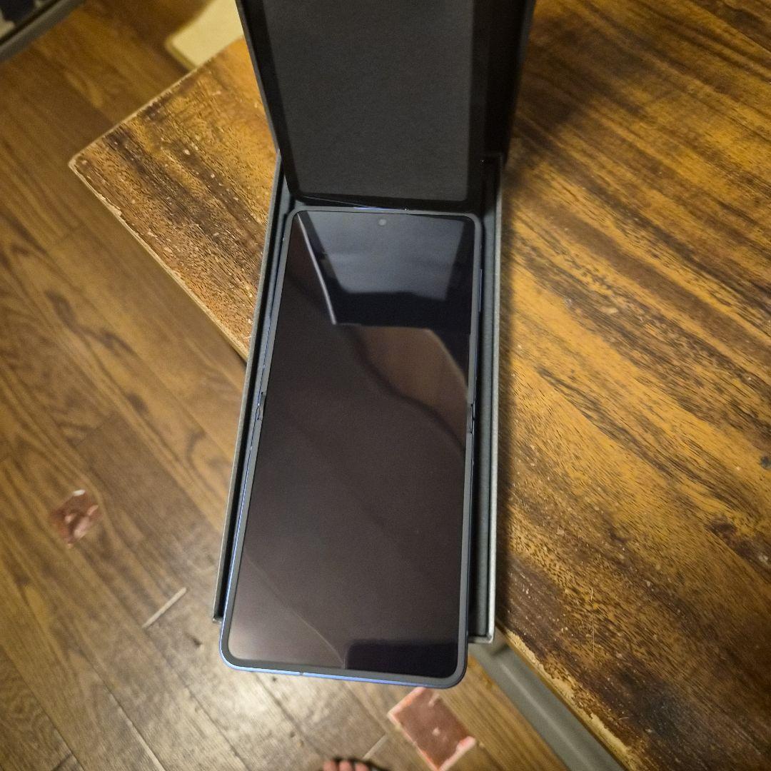 Samsung GALAXY Zfilp7本体新品未使用品ブルーシャドウ