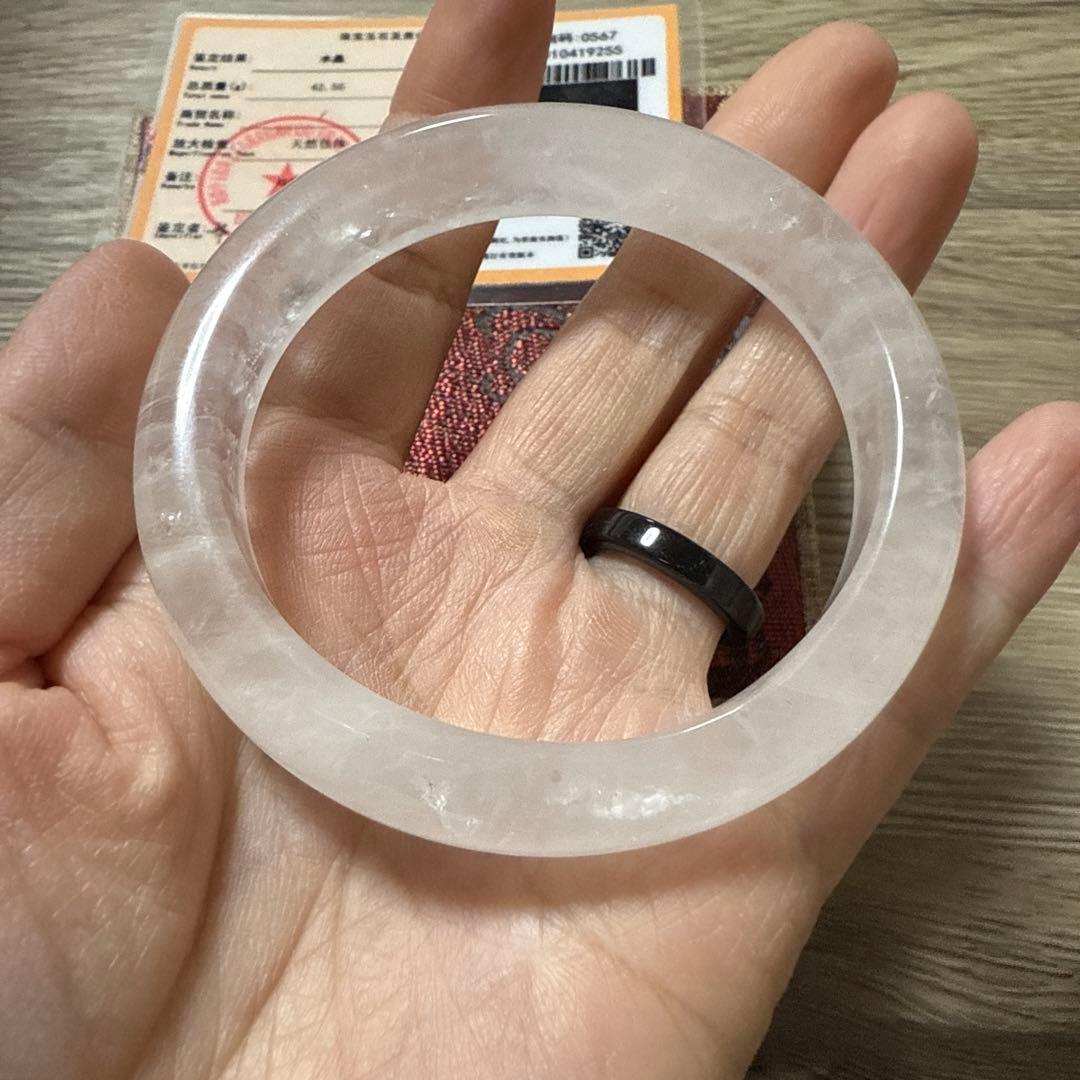 天然水晶製バングル 直径56mm 箱付き