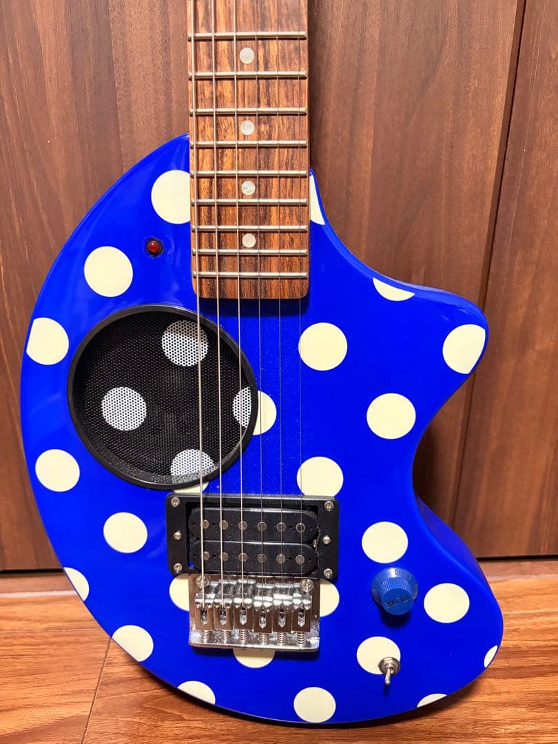 美品FERNANDES アンプ内蔵 ZO-3 水玉ブルー ほぼ未使用 ケース付