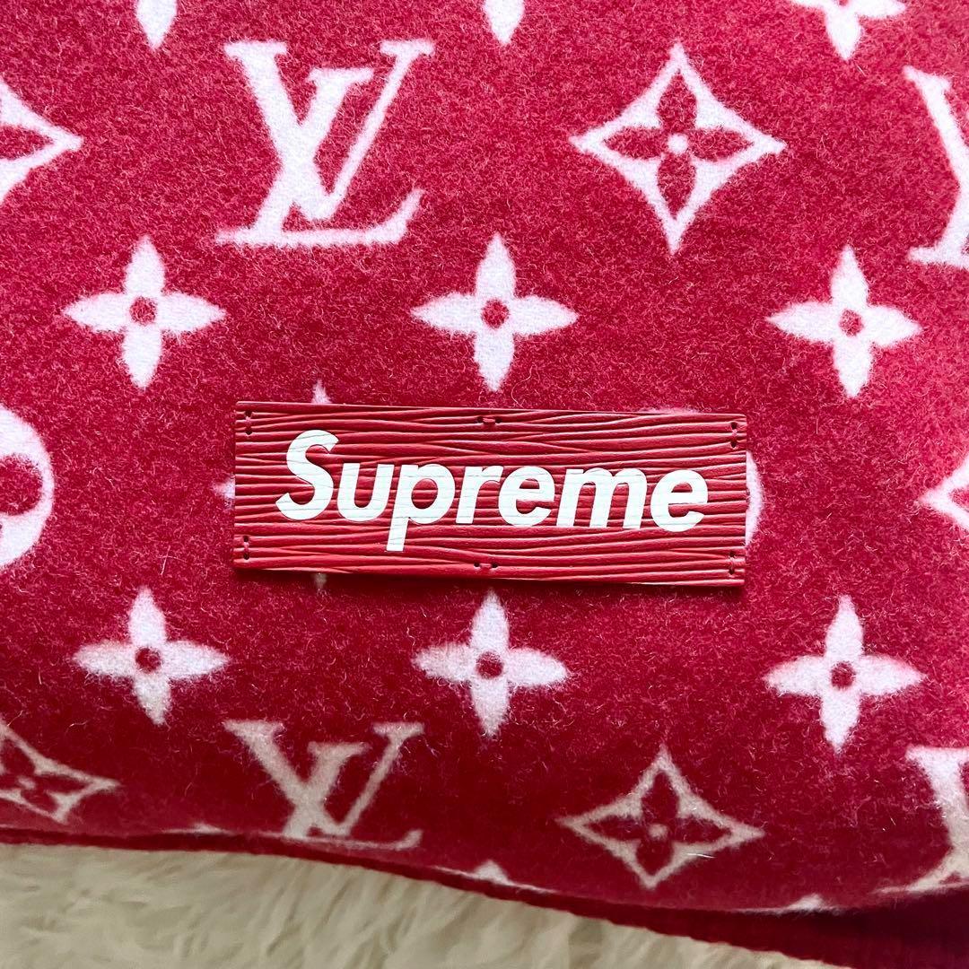 新品未使用　LOUIS VUITTON　×　supureme　コラボ　クッション