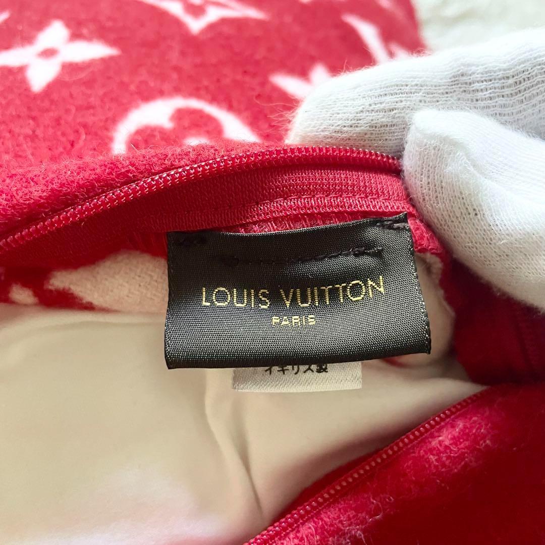 新品未使用　LOUIS VUITTON　×　supureme　コラボ　クッション