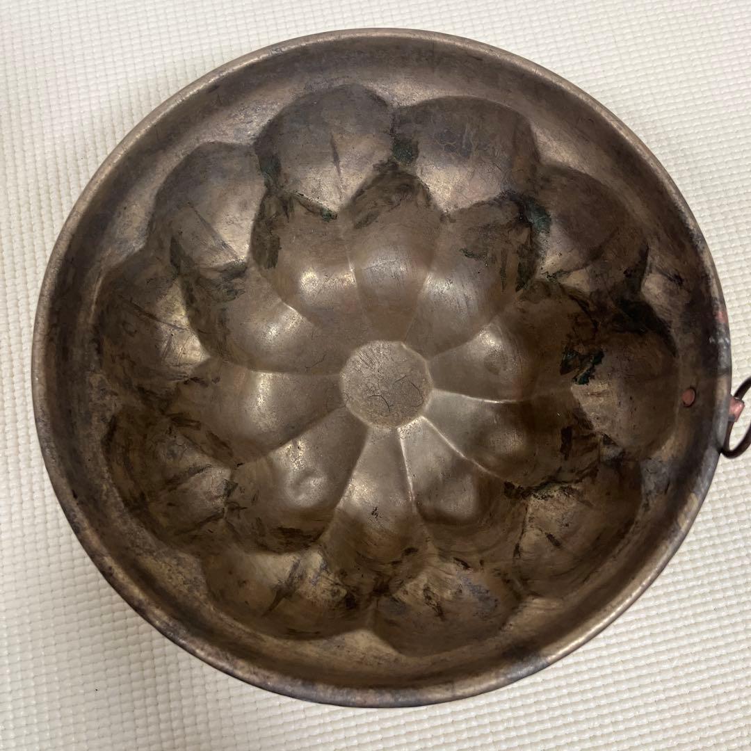 フランスアンティーク銅製花型モールド　直径約22センチ　吊り下げ用リング付き