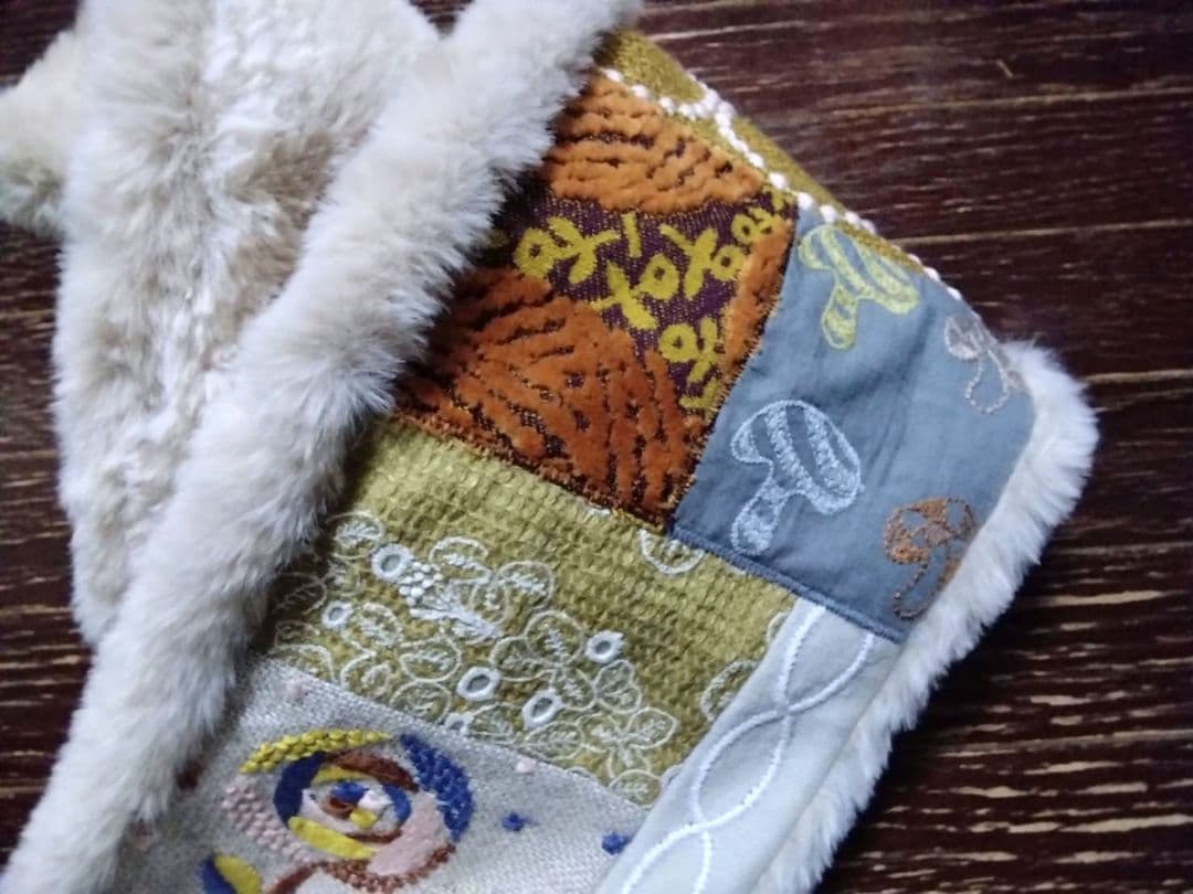 ミナペルホネン　優しいカラーのラビットエコファーマフラー❤　希少生地使用