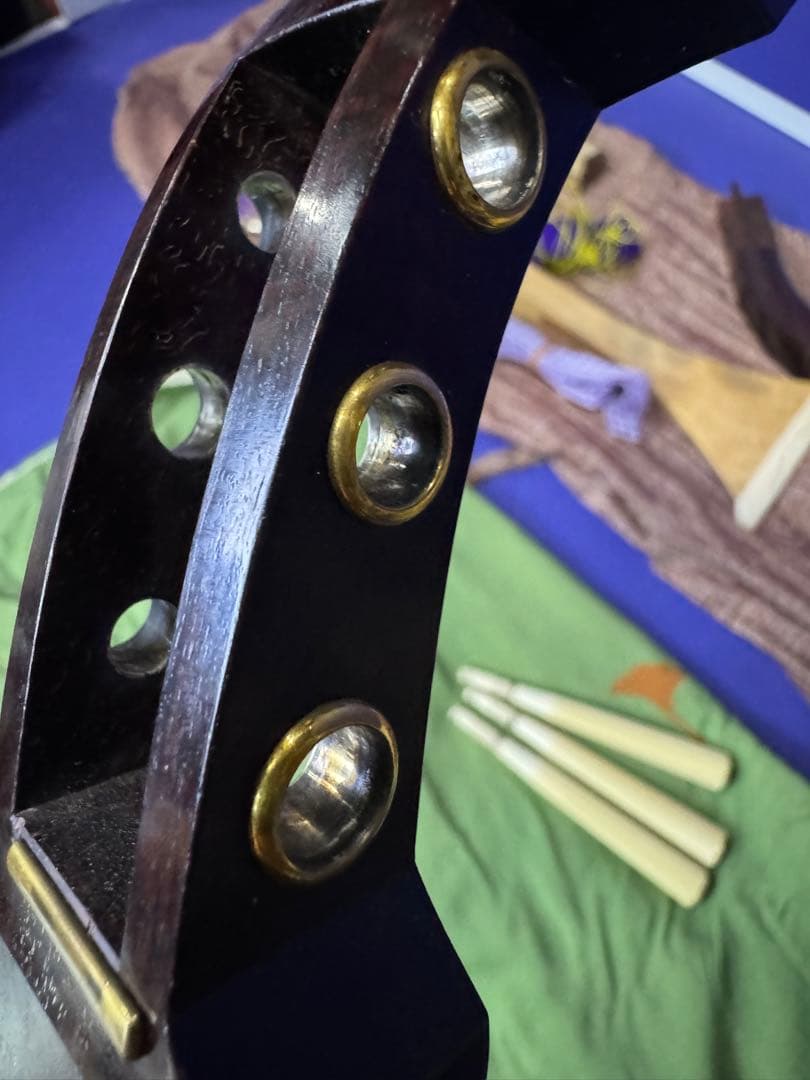 高級三味線 紫檀 天然素材 子持ち綾杉胴 一本溝 金ホゾ 細棹 猫皮 和楽器