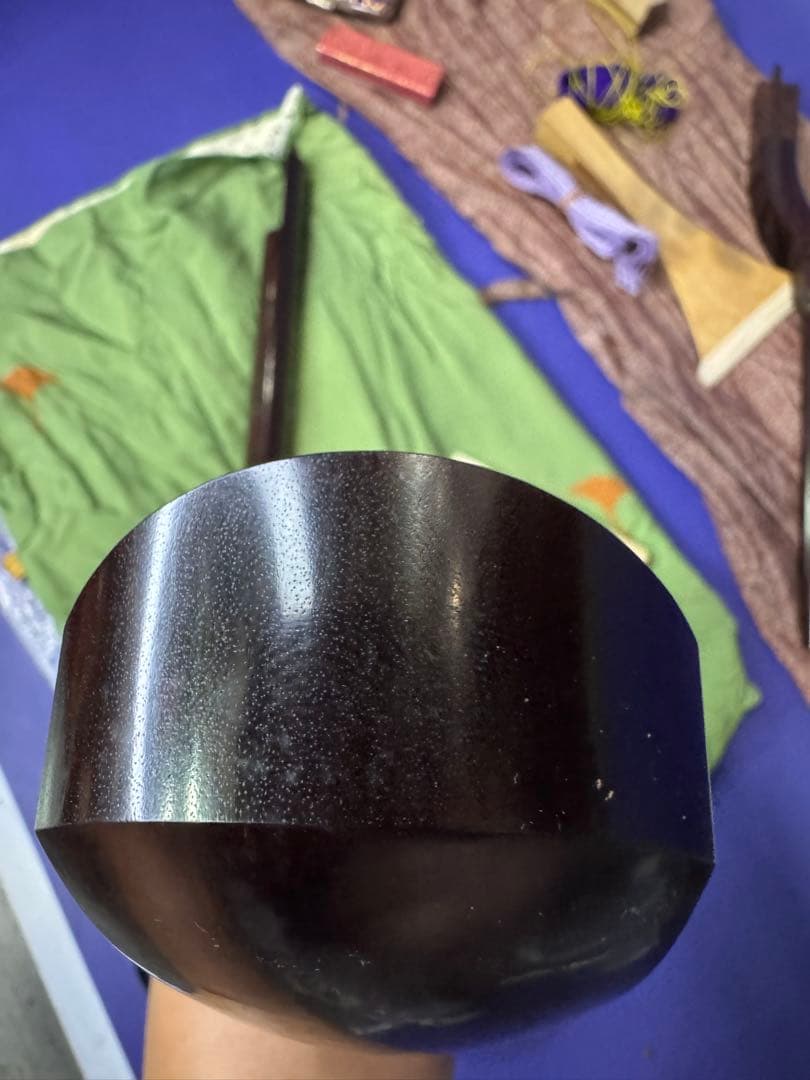 高級三味線 紫檀 天然素材 子持ち綾杉胴 一本溝 金ホゾ 細棹 猫皮 和楽器