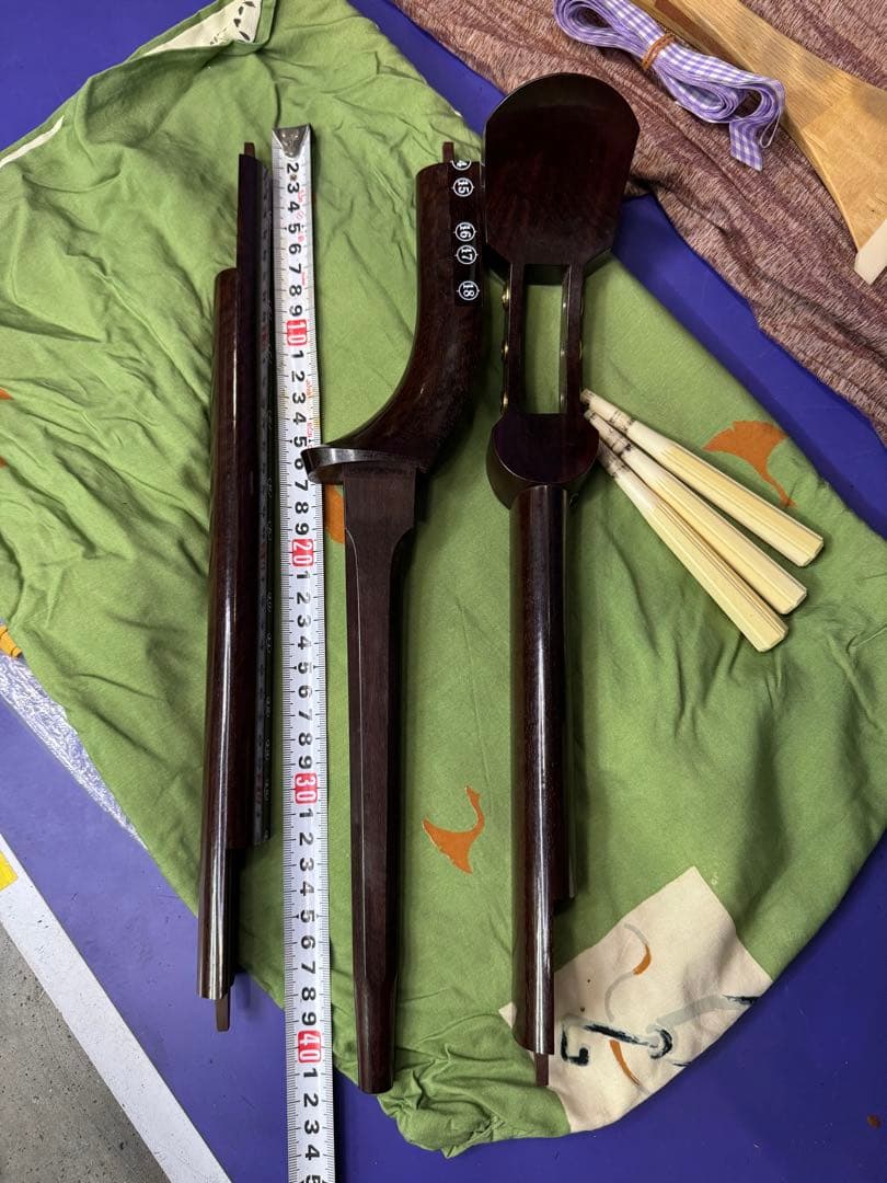 高級三味線 紫檀 天然素材 子持ち綾杉胴 一本溝 金ホゾ 細棹 猫皮 和楽器