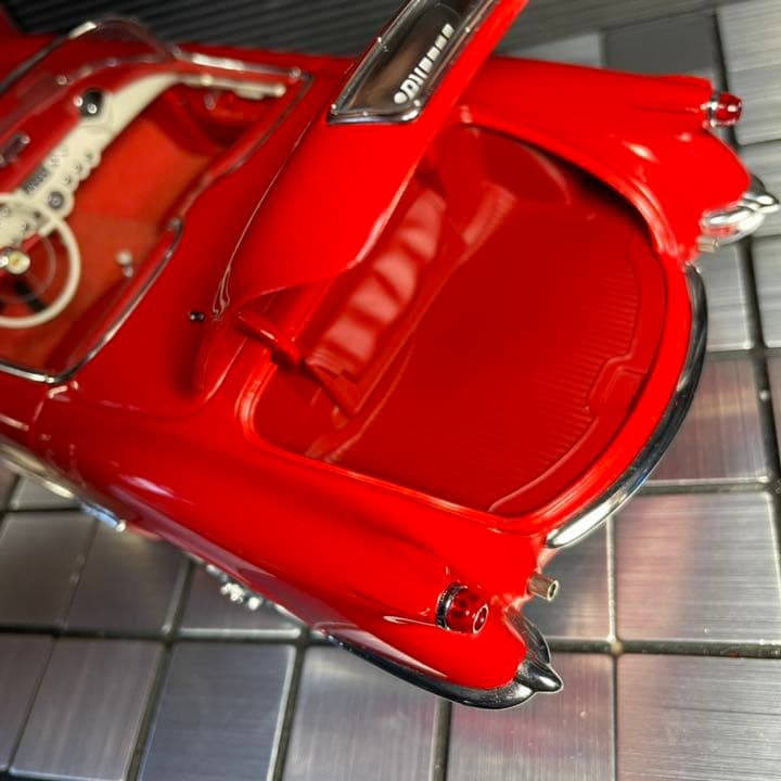 激レア入手困難！未展示品 オートアート 1/18 シボレー コルベット 1954