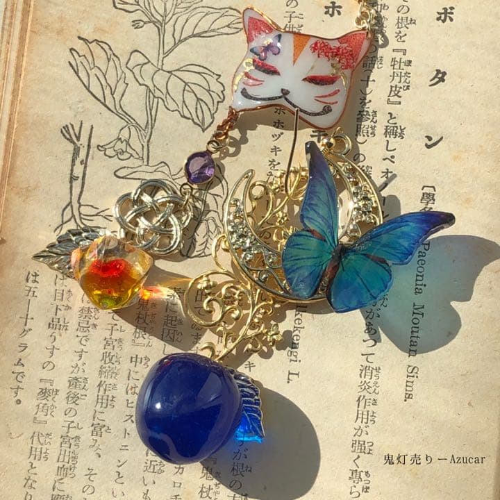 猫面と鬼灯　モルフォ蝶と林檎　唐草と三日月　和ゴス　彼岸花　ピアス　イヤリング