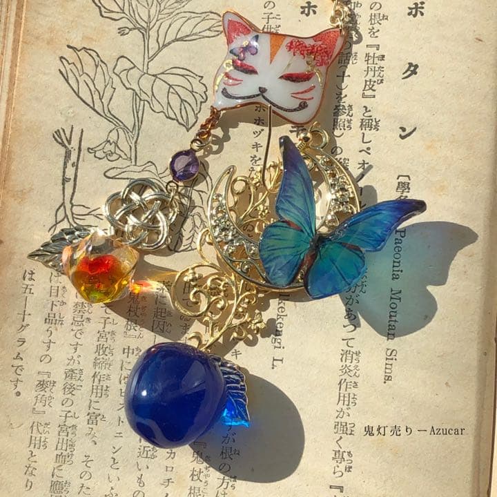猫面と鬼灯　モルフォ蝶と林檎　唐草と三日月　和ゴス　彼岸花　ピアス　イヤリング
