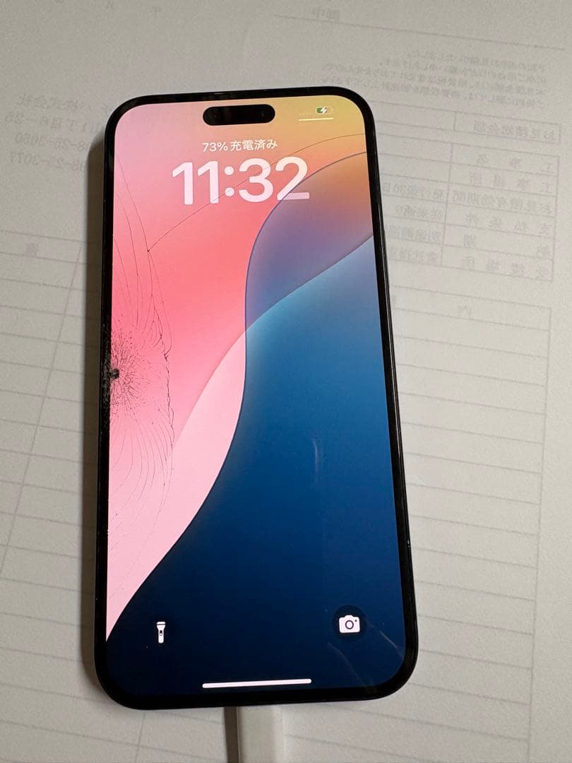 a*o様 Apple iPhone15ブラック画面にひびあり