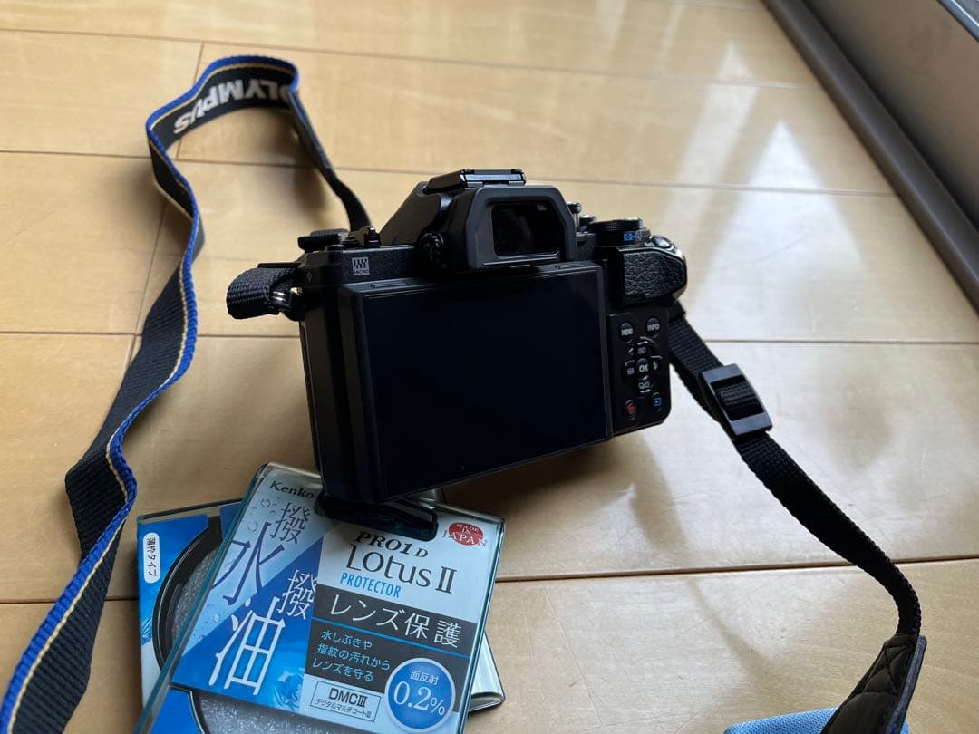 オリンパスOM-D E-M10 MarkⅢ ダブルズーム【シャッター回数747】