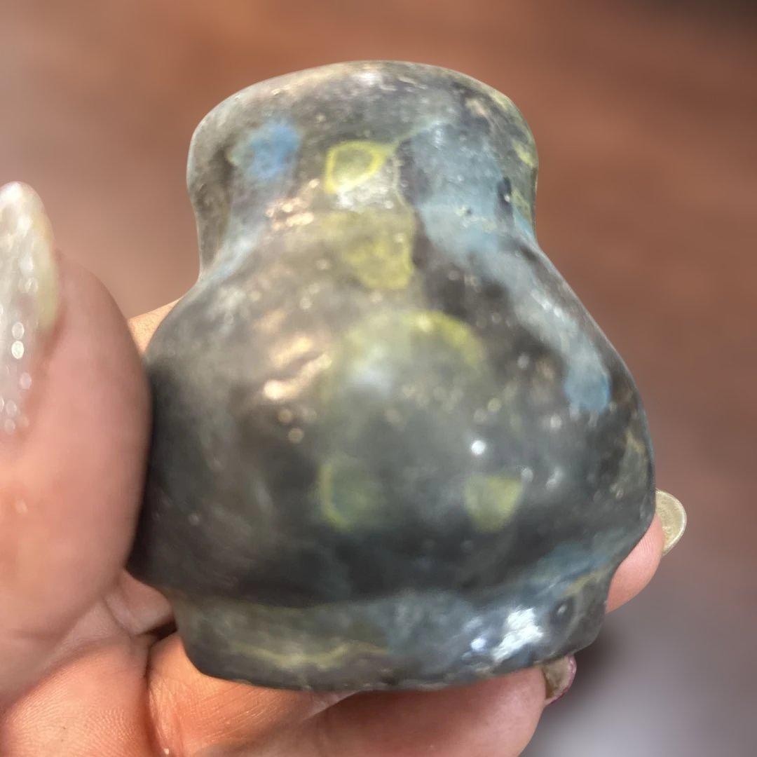 青灰色の小型壺