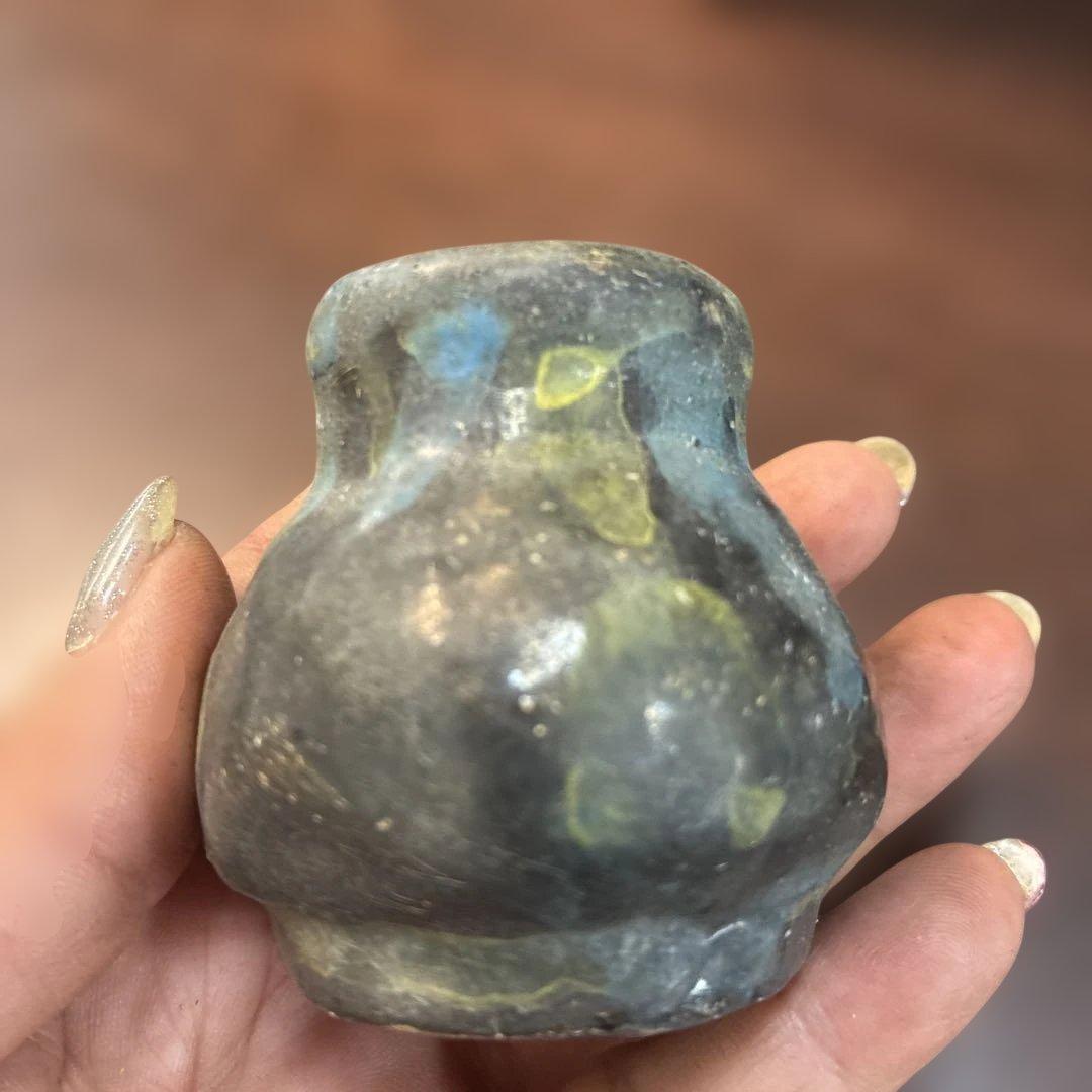 青灰色の小型壺