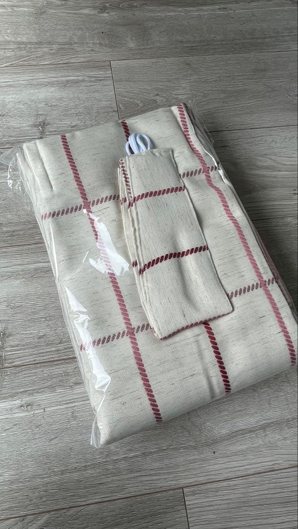 モダンデザイン ドレープカーテン ベージュ