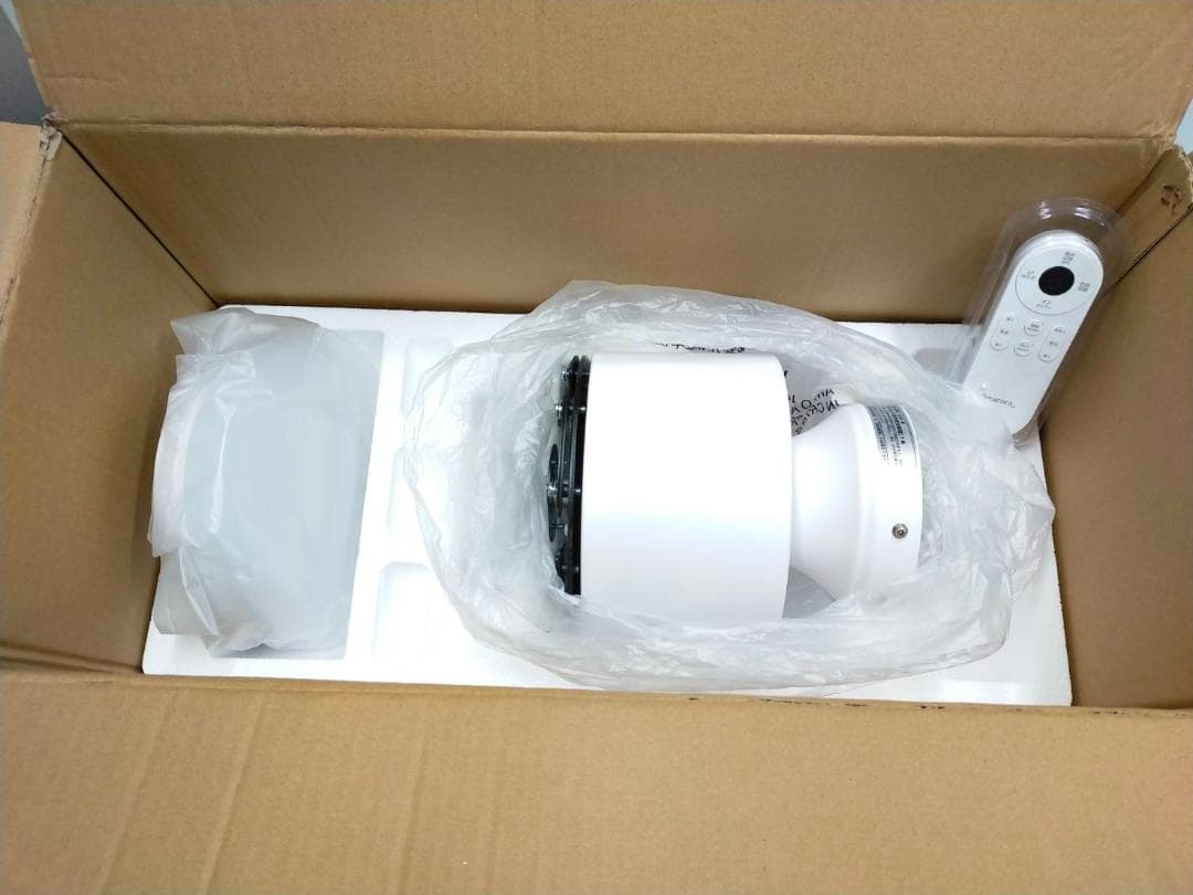 Folia シーリングファンライト NA×WH　開封品　未使用