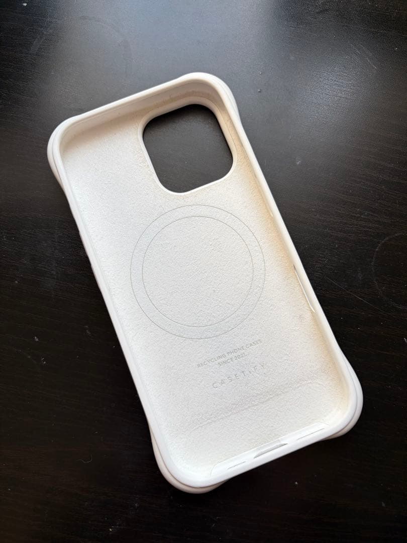 CASETiFY ホワイト ウェーブ　シリコンケースiPhone16用