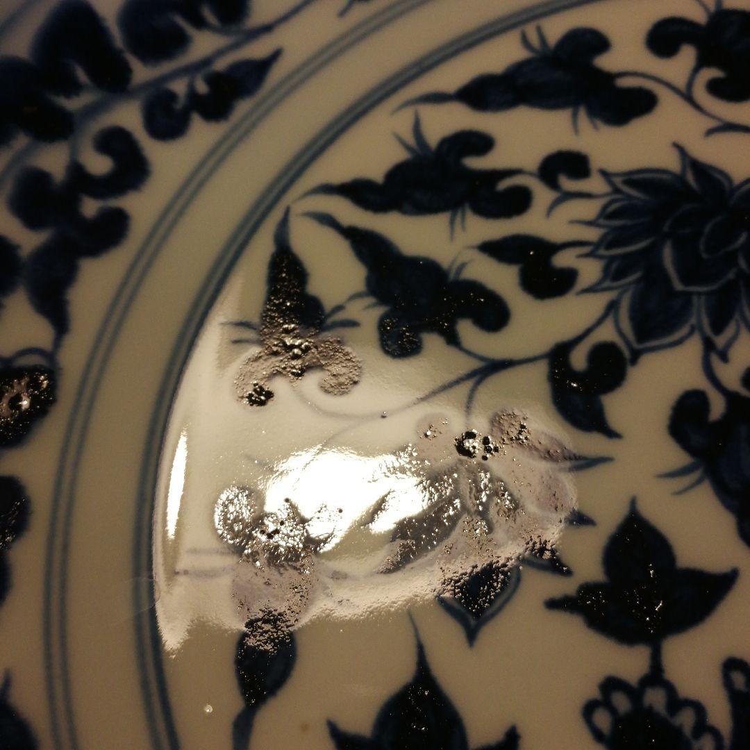 大皿　青い染付が特徴的な陶器の皿